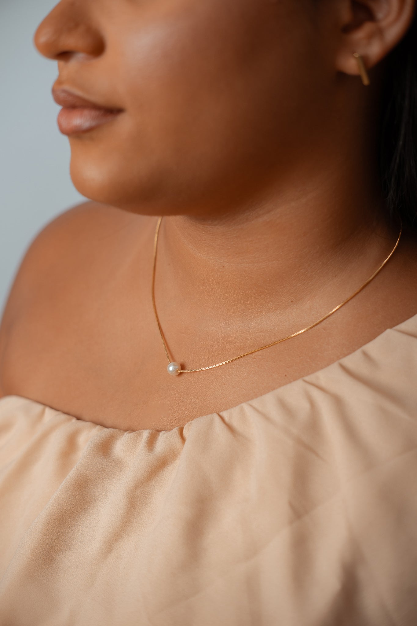 COLAR MINIMALISTA PÉROLA
