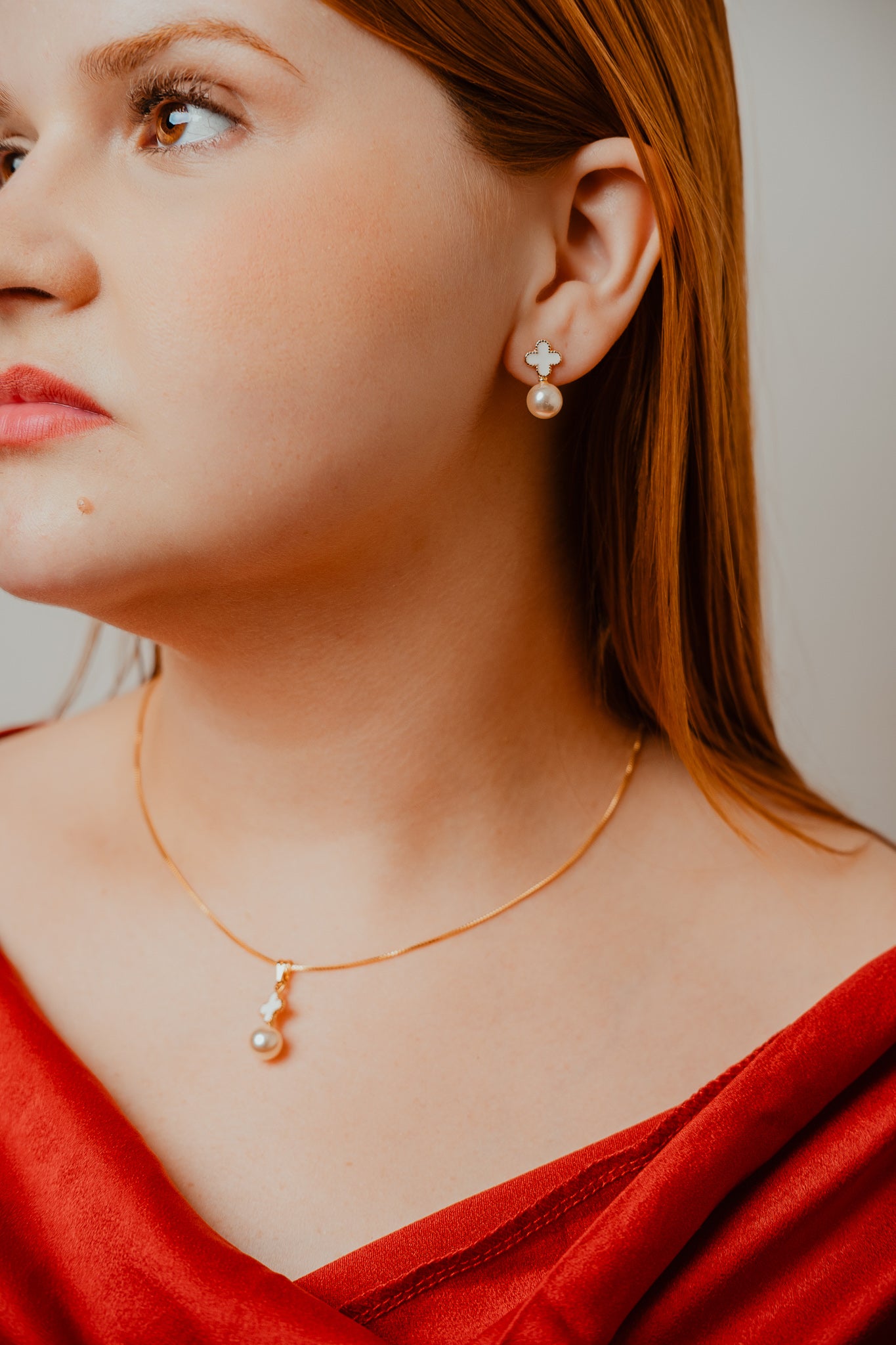 CONJUNTO TREVO COM DETALHE PÉROLA