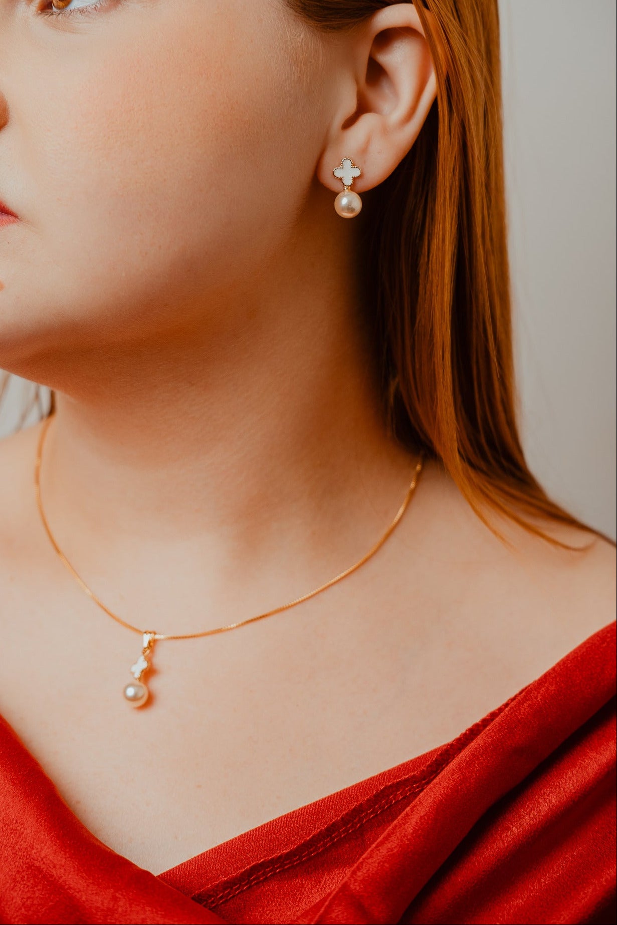 CONJUNTO TREVO COM DETALHE PÉROLA